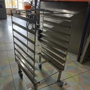 Escabiladero para 8 bandejas 48.5cmx60cmx103cm   Diseñado para 8 bandejas, tolerancia entre bandejas de 6cm, medidas de la bandeja 45cmx60cm Cod: I0752