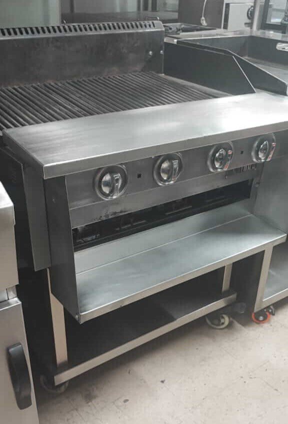 BBQ industrial con parrilla en acero inox