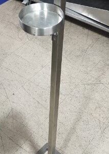 Soporte de pedal en acero para dispensador de jabon