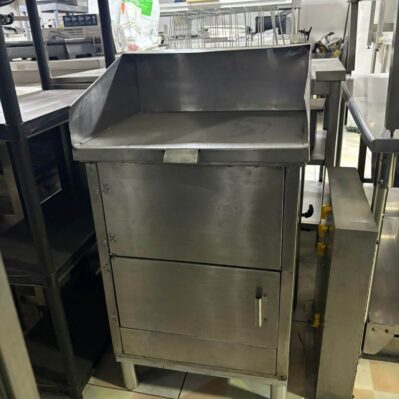 Artesa en acero con meson de la artesa: 49 x 40 x 22
Dimensiones totales: 57 x 47,5 x 103 cm Cod: I0438