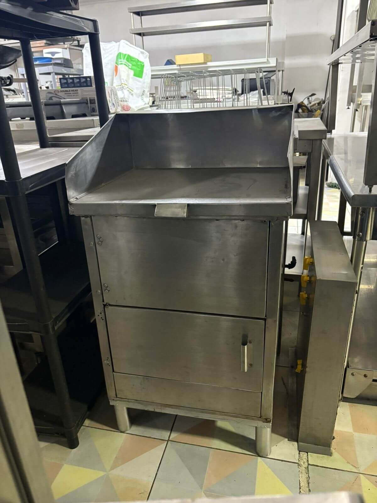 Artesa en acero con meson