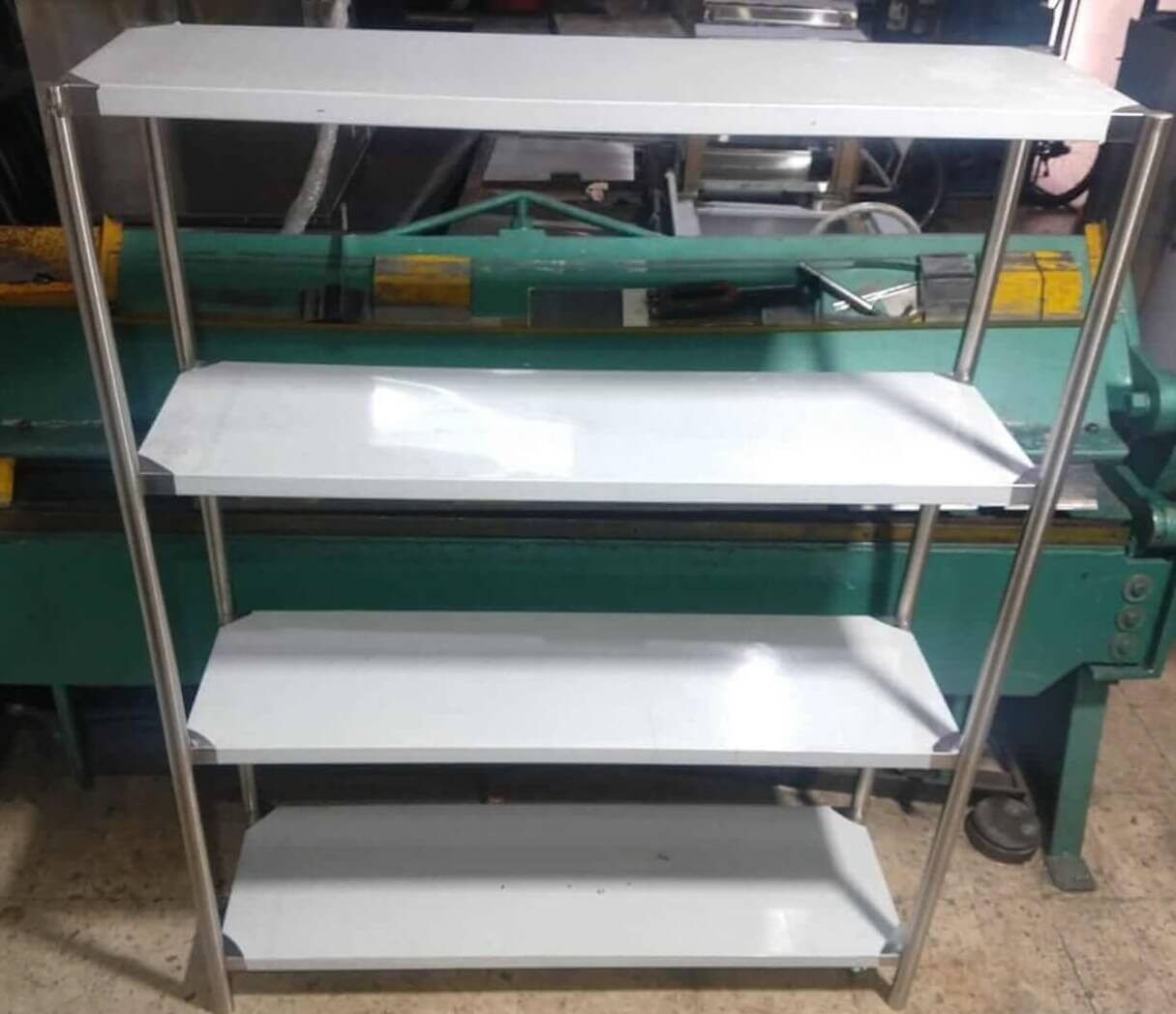 Estante con 4 entrepaños