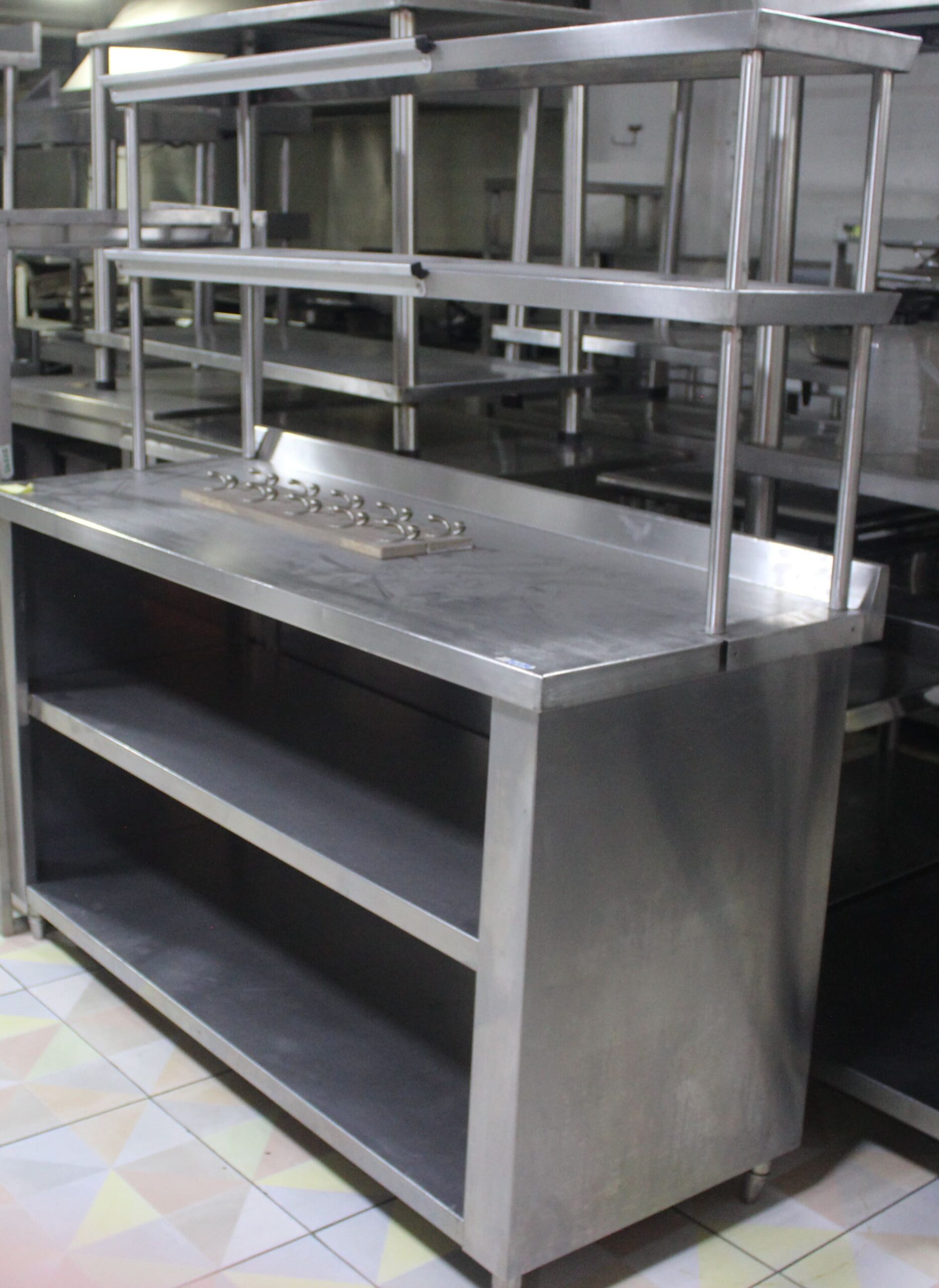 Meson de trabajo con doble repisa