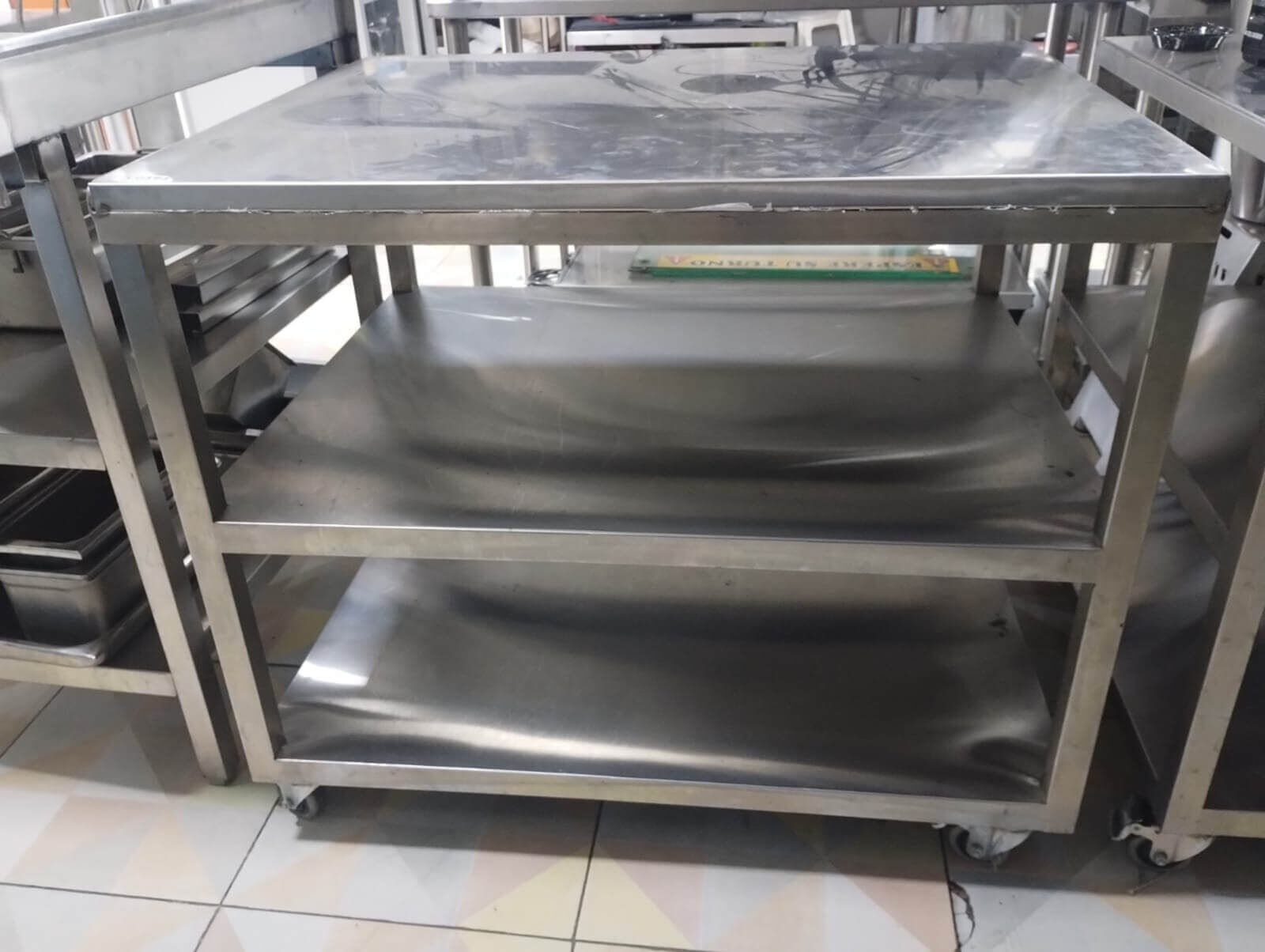 Mesón de trabajo en acero