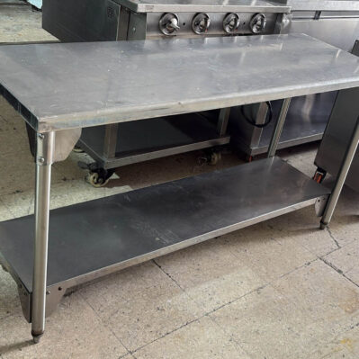 Mesón de trabajo en acero inoxidable con entrepaño    150 x 50 x 80 cm Cod: I0422