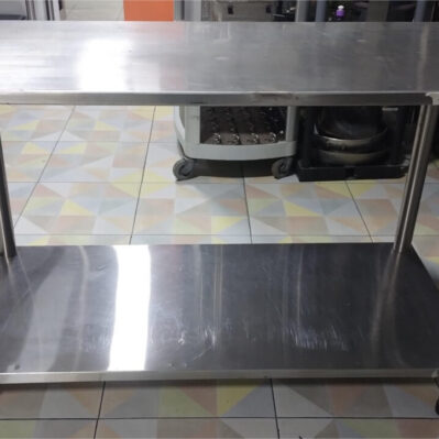 Mesón de trabajo en acero inoxidable con entrepaño    128 x 57 x 86 cm Cod: I0376