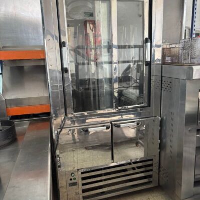 Nevera vertical 4 puertas 100 x 70.5 x 200cm Cod: I0013