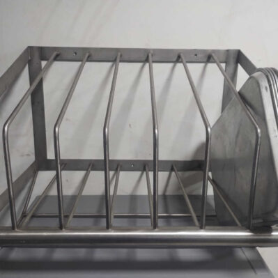 Portabandejas, fabricado en acero inoxidable, ligeramente usado, medidas 65x40x45 40 x 80 x 90cm Cod: I0385