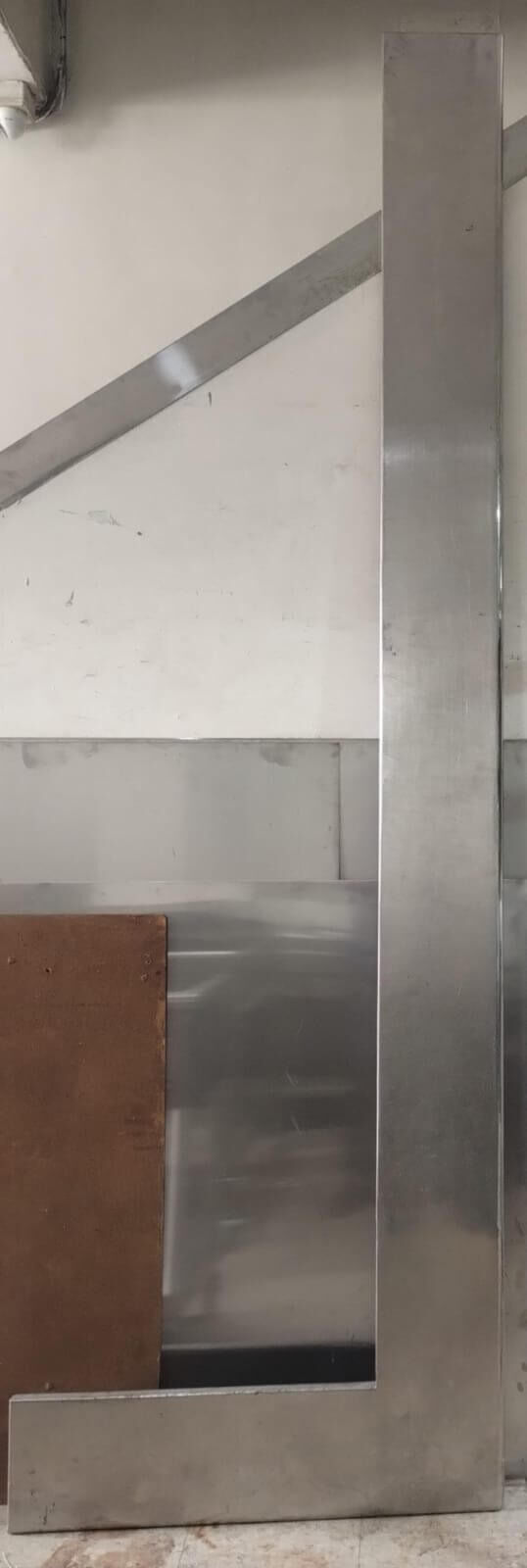 Repisa fabricada en acero inoxidable