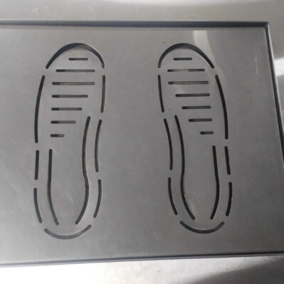 Tapete desinfectante de calzado, fabricado en acero inoxidable, medidas, 50x40x3 cm 17.5 x 16.5 x 10cm Cod: I0391