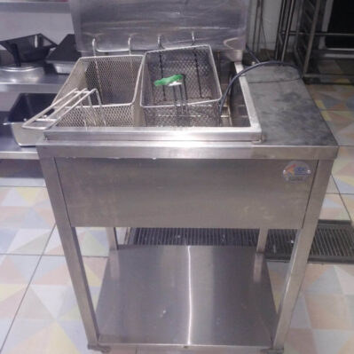 freidoras, ligeramente usado, fabricado en acero inoxidable,con 2 cestas tipo americana  v. 220 40 x 80 x 90cm Cod: I0380