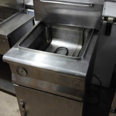 Freidora convencional electricotanque 40x40x20 cm
Dimensiones externas 50.5 x 65 x 90cm + torre 13 cm Cod: I0222