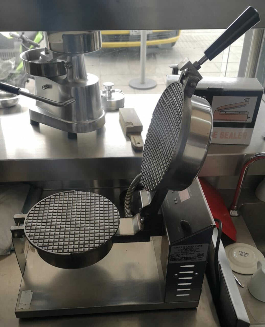 Máquina para hacer galleta de conos