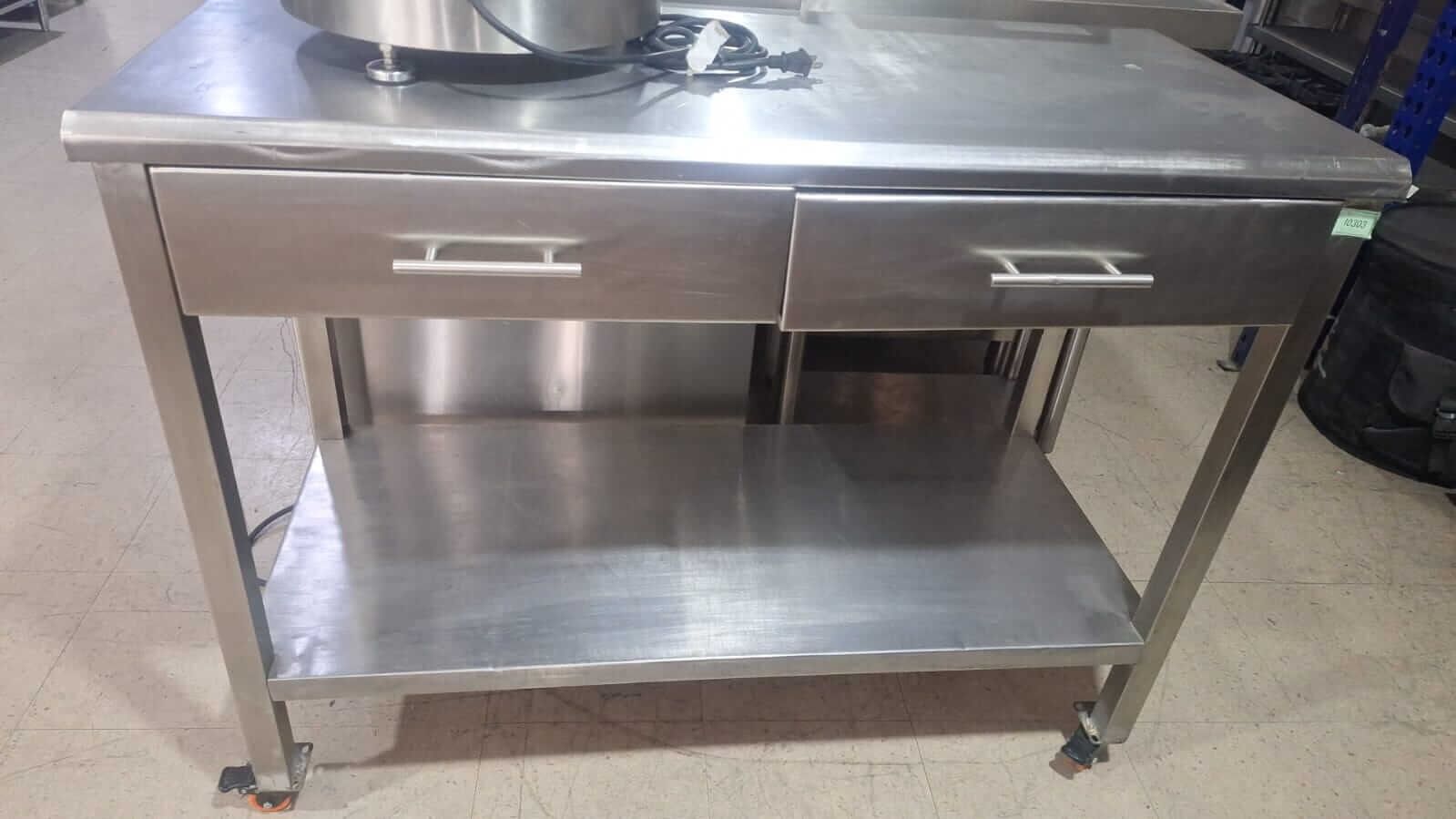 Mesón con entrepaño y 2 gavinetes