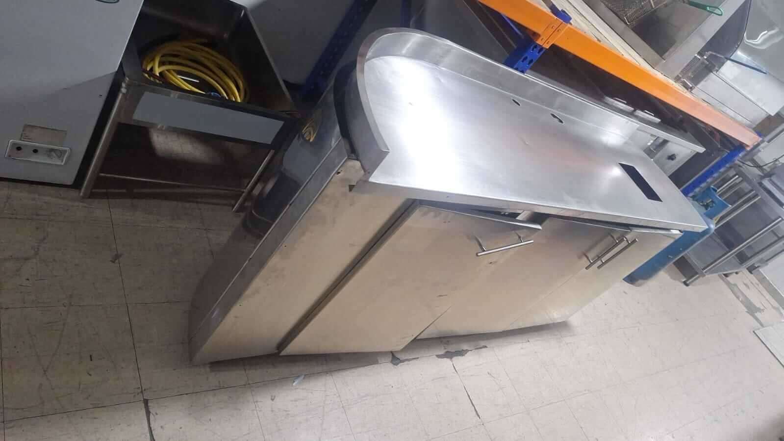Mesón con gabinete inferior
