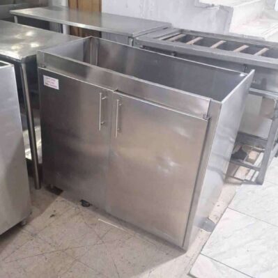 Mueble bajo con puertas
